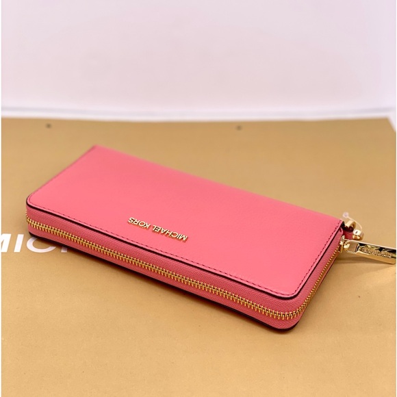 Michael Kors Large Continental
Wallet Wristlet Tea Rose - Picture 8 of 10